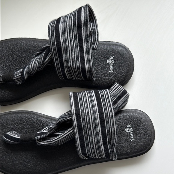 Sanuk Yoga Sling Black Sandals with Striped Straps Women's Size 8 - Picture 4 of 5